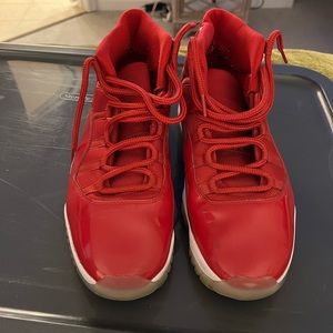Red Jordan’s 11’s good condition